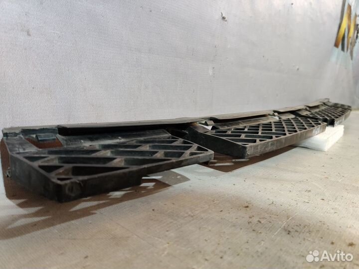 Фольцваген Туарег 2011- Крепление заднего бампера