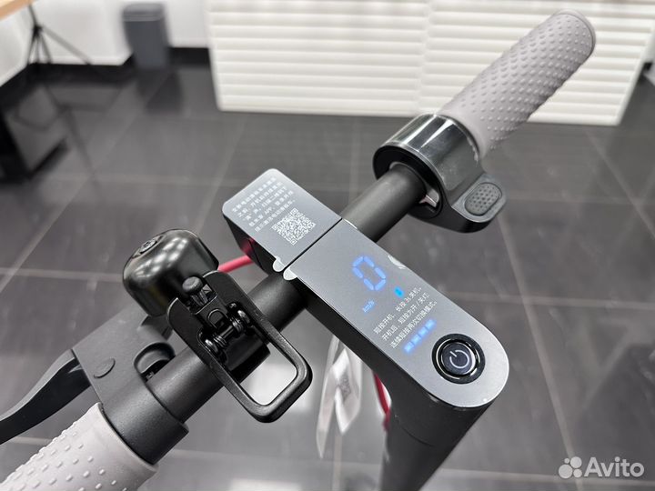 Новый электросамокат Xiami Mi Scooter 1s