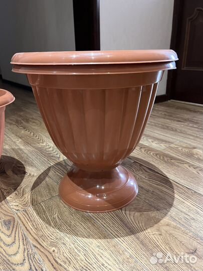 Большие горшки под цветы. Пластик