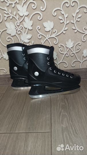 Коньки хоккейные