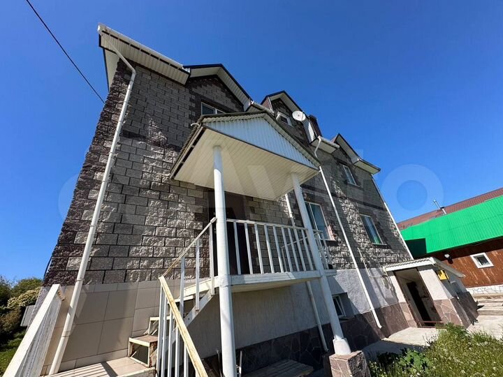 Коттедж 450 м² на участке 12 сот.