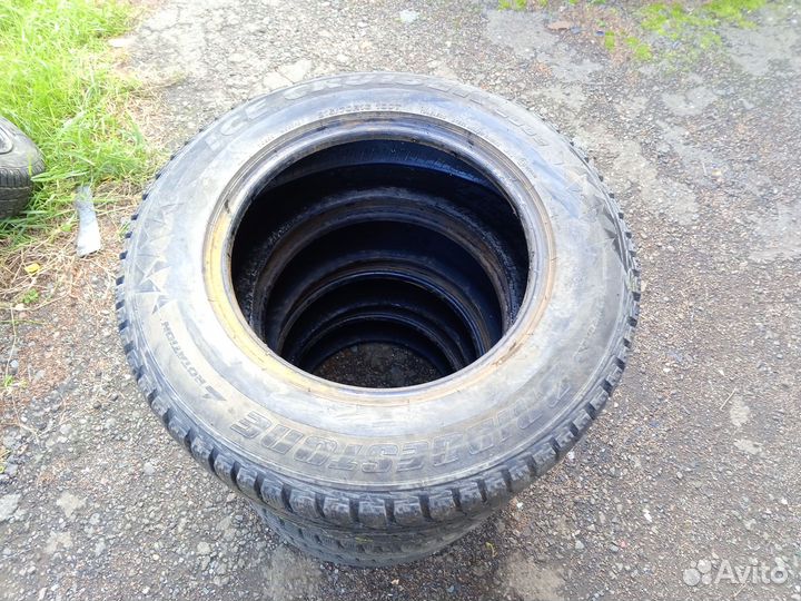 Bridgestone Ice Cruiser 5000 215/70 R16