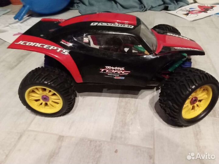 Радиоуправляемая модель 1/8