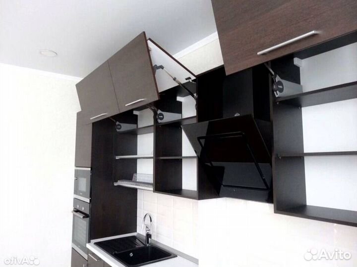 Кухонный гарнитур в современном стиле на заказ