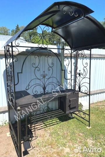 Мангал с крышей