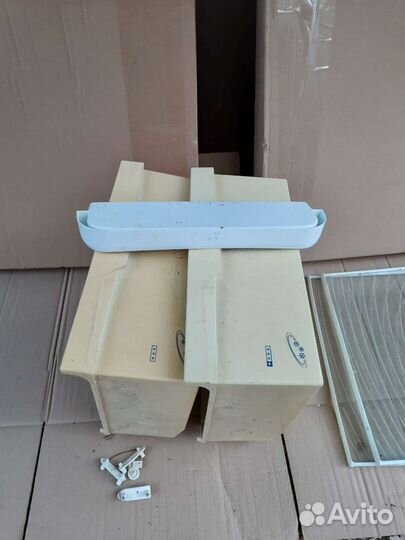 Полки,ящики,ручки к холодильникам