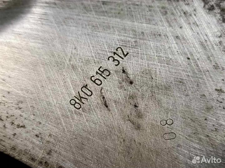 Кожух переднего тормозного диска правый Audi A4