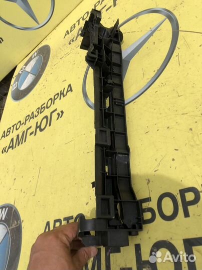 Mercedes W205 C-class кронштейн кассеты радиатор R