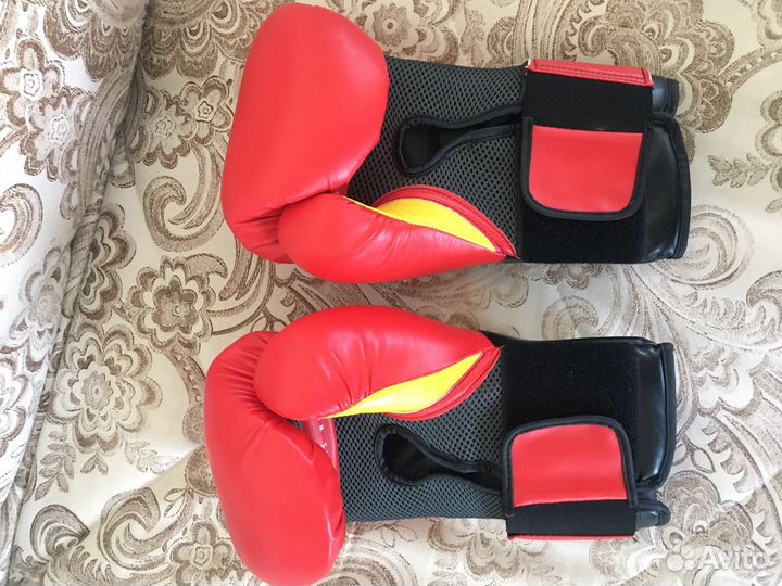 Боксерские перчатки everlast 14 oz