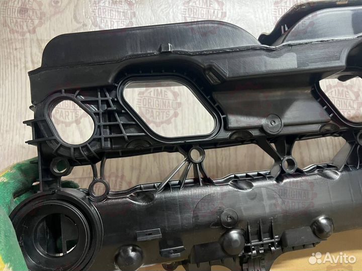 Клапанная крышка Mercedes OM656 A6560163800