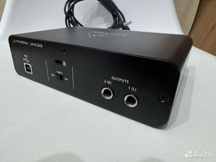 Внешняя Звуковая карта Behringer U-Phoria UMC22