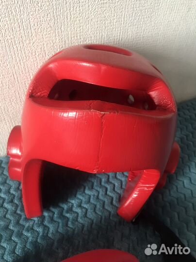 Добок, шлем и перчатки для тхэквондо