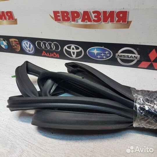 Уплотнитель двери задний правый Subaru Xv GP7 FB20