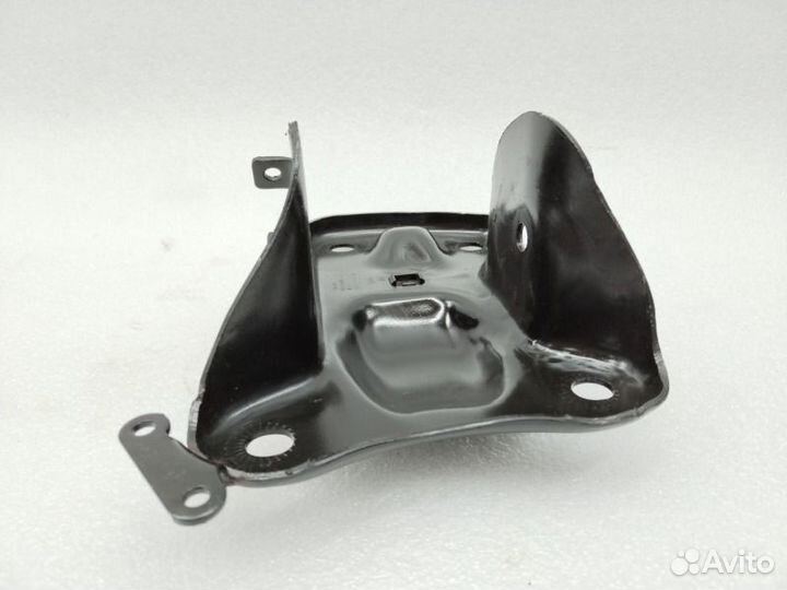 Кронштейн балки задний левый Skoda Octavia A7 cwva