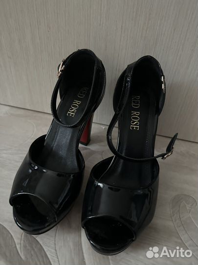 Туфли черные лакированные