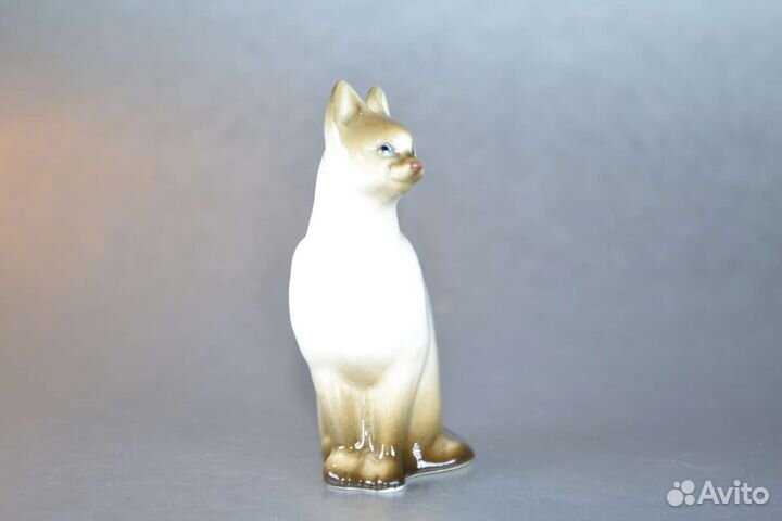 Сиамский кот фарфоровая статуэтка
