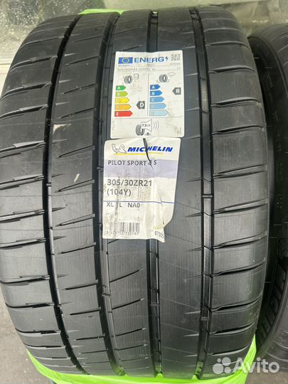 Шины Michelin 305/30R21 и 245/35R20 Porsche 911