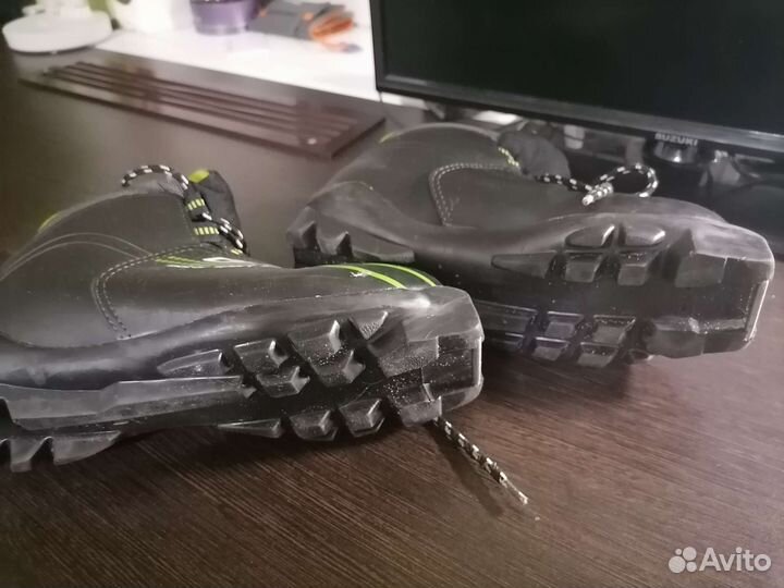 Лыжные ботинки