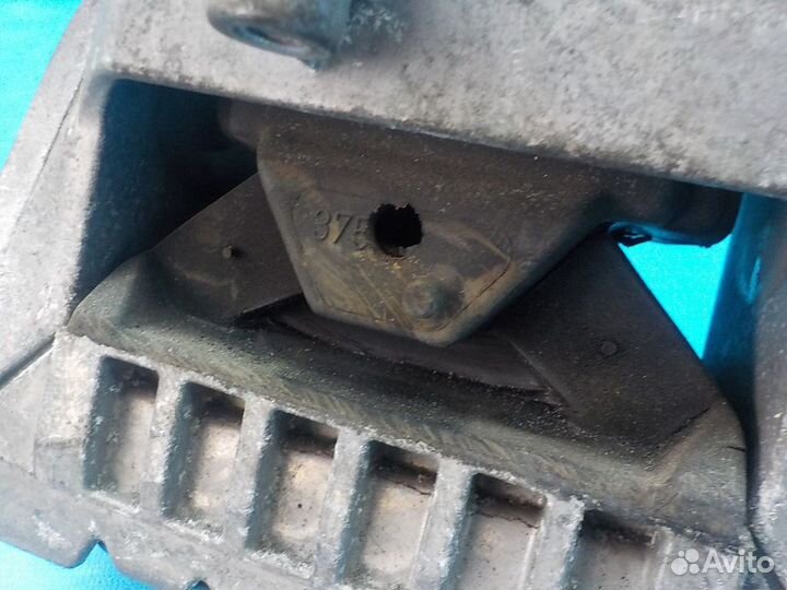 Опора двигателя (подушка) правая volkswagen Passat