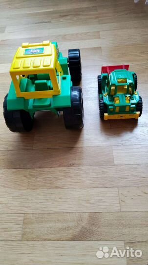 Игрушка трактор