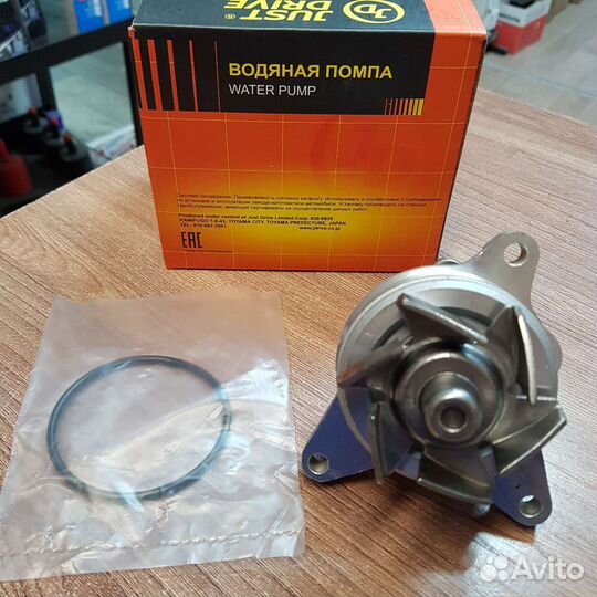 Насос водяной Ford Focus 2 1.8/2.0