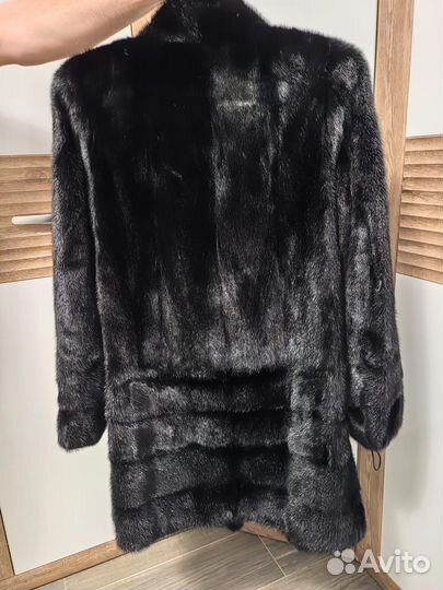 Шуба норковая, р-р 48- 50, черная