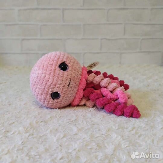 Вязаная игрушка медуза