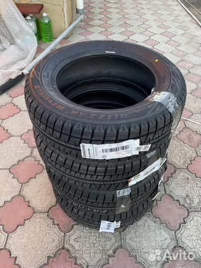 Bridgestone Blizzak Revo GZ 205/60 R16