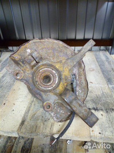 Кулак (цапфа) передний левый Mitsubishi Outlander