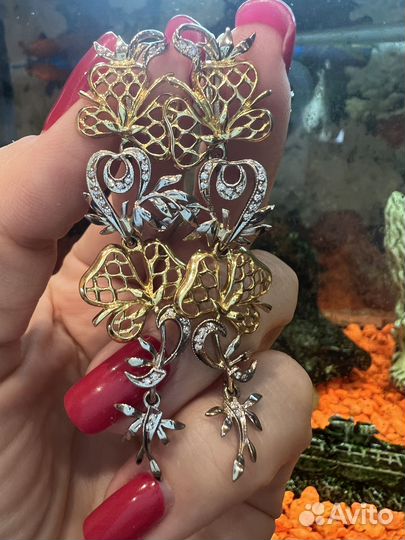 Золотые серьги подвески с бриллиантами 750 пробы