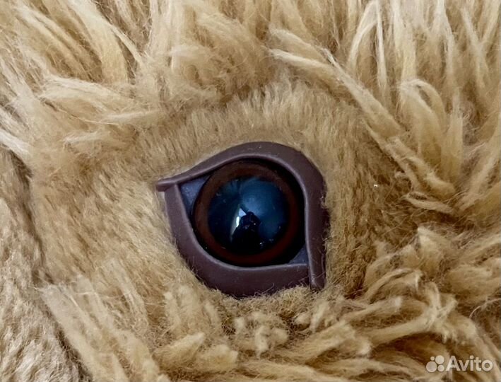 Большой бежевый медведь