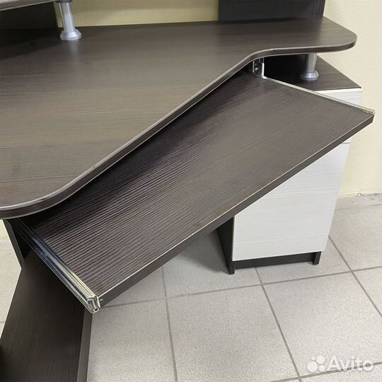 Стол / компьютерный / в наличии