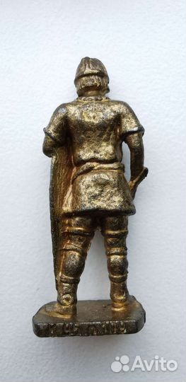 Гунны киндер 90е (металлические солдатики)