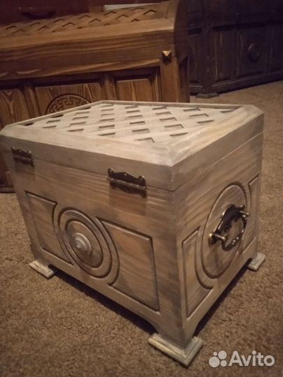 Сундук деревянный
