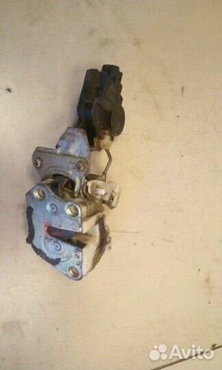 Замок двери задней правой Mitsubishi Galant