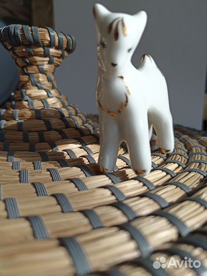 Фарфоровая фигурка