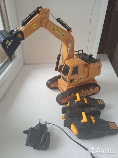 Экскаватор игрушка