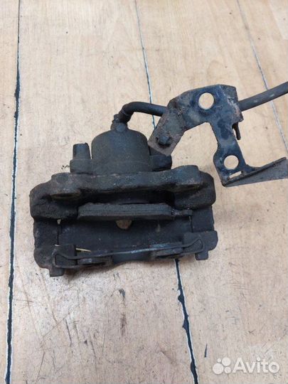 Тормозной суппорт передний правый Opel Astra H