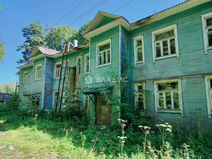 Дом 550 м² на участке 1,9 га