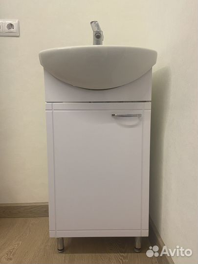 Раковина с тумбой