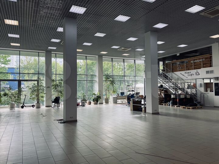 Здание дилерского автокомплекса, 14722 м²