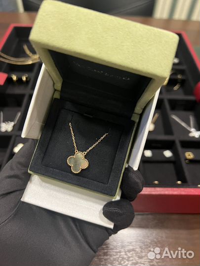 Подвеска Van Cleef & Arpels серый перламутр