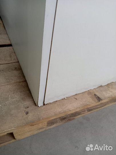 Стойка белая ресепшен