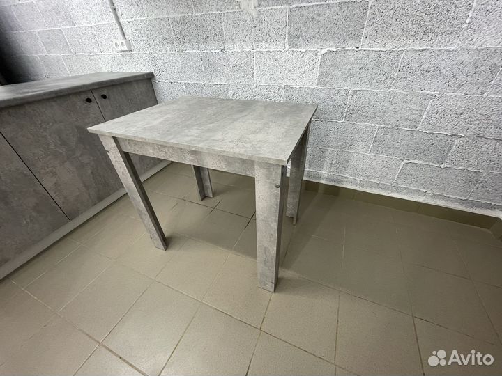 Кухонный стол