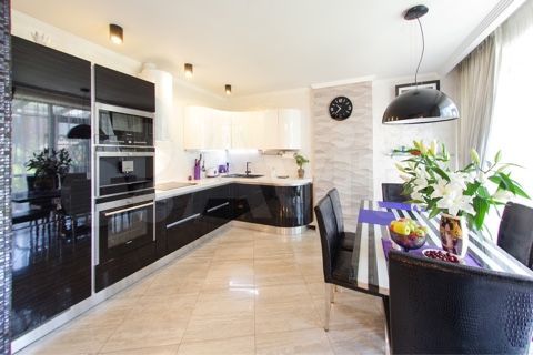 Дом 310 м² на участке 2,5 сот.