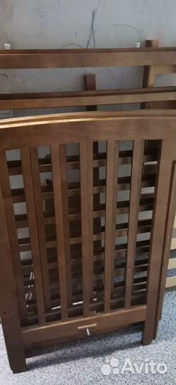 Детская кроватка-маятник