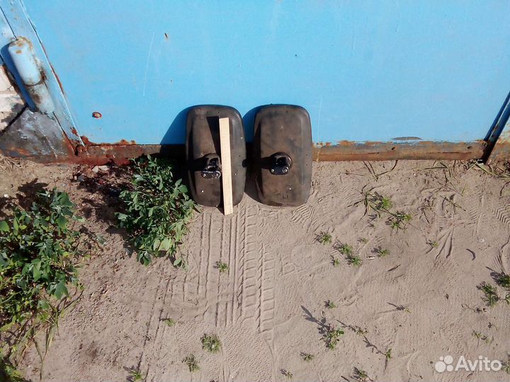 Автомобильное зеркало заднего вида