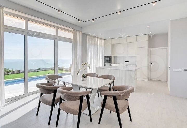 Коттедж 350 м² на участке 9 сот.