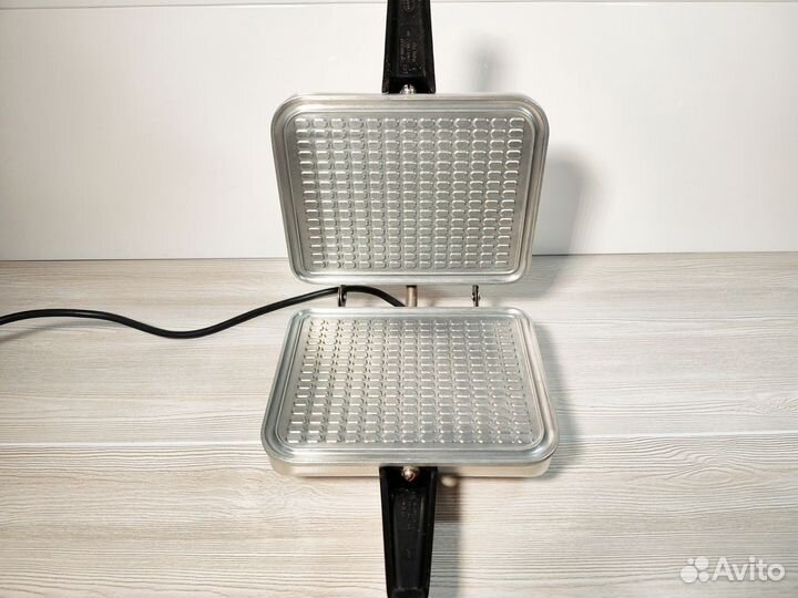 Электровафельница СССР новая