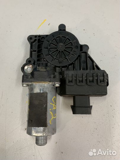 Astra H моторчик стеклоподъемника правый 13101481